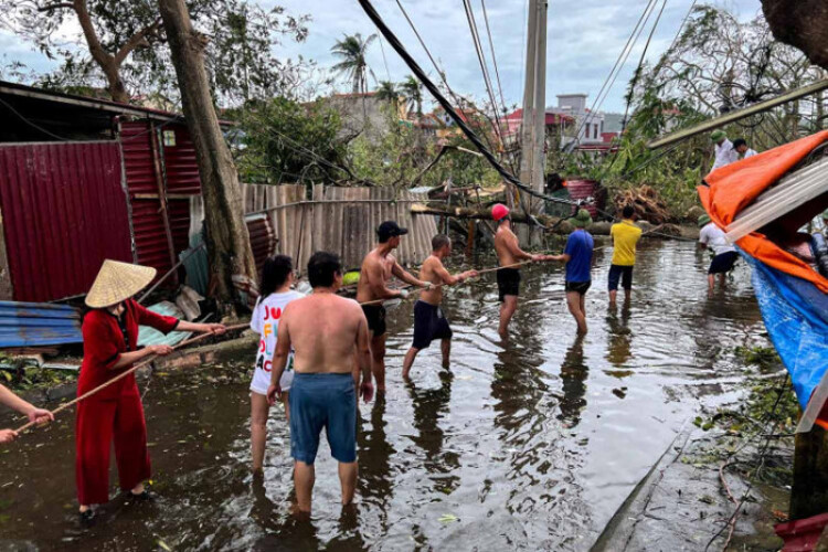 Vietnam death toll from Typhoon Yagi at 141 as Hanoi faces flood risk