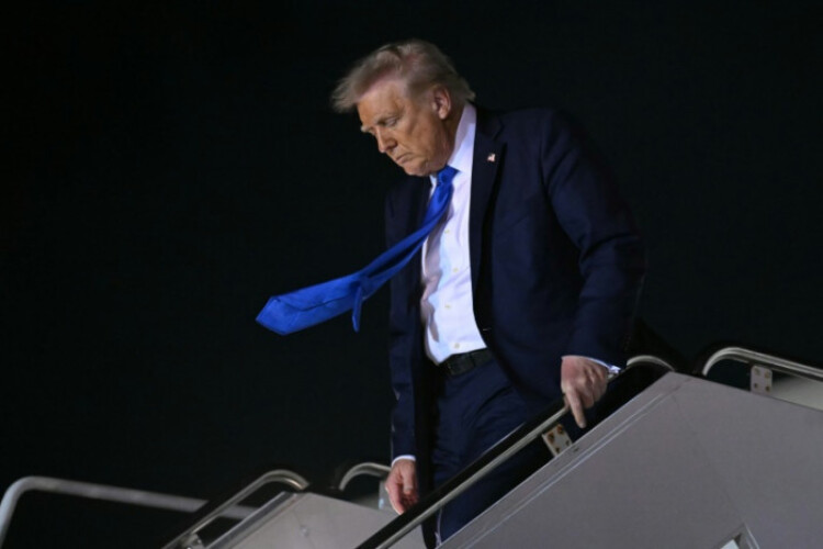 Trump says 'I don't know' if must uphold US Constitution as president