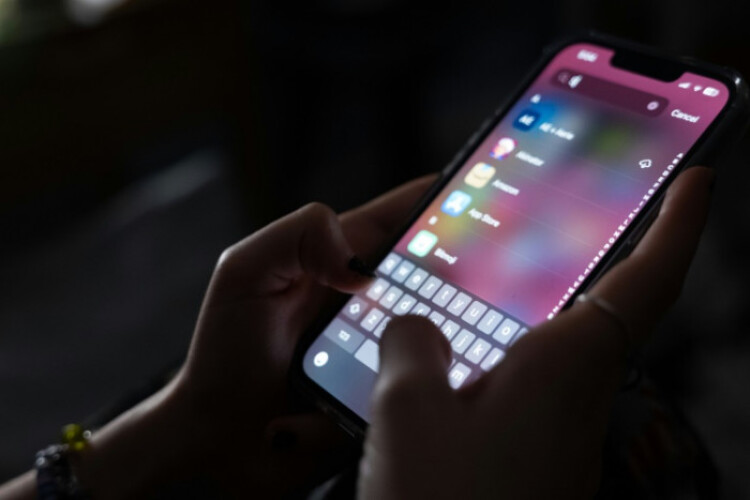 New Zealand PM proposes banning under-16s from social media