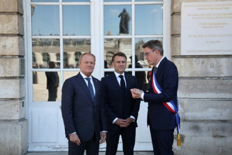 France, Poland sign treaty with mutual defence pledge