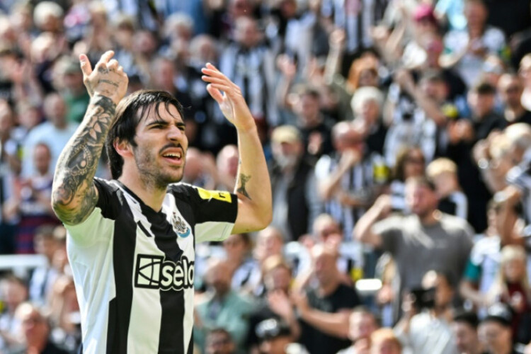 Newcastle win top-five showdown with Chelsea, Arsenal rescue Liverpool draw