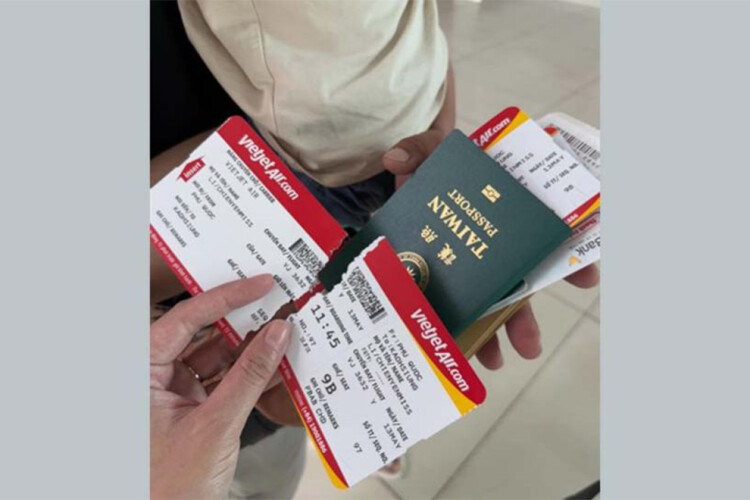 Vietnamese immigration officers suspended after tearing Taiwanese passenger’s boarding pass