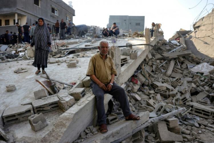 UN chief says Gaza war in 'cruelest phase' as aid trucks looted