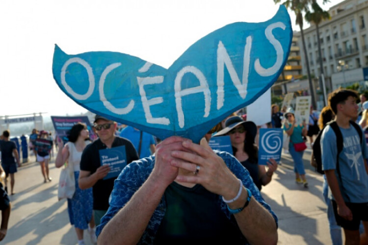 UN summit to tackle 'emergency' in world's oceans