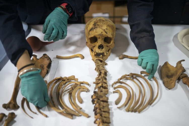 Peru gas workers find thousand-year-old mummy