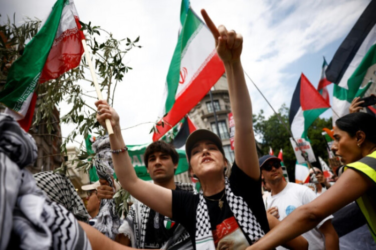 Tens of thousands join pro-Palestinian marches across Europe