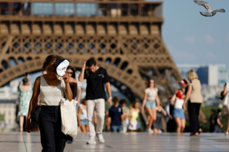 France expecting peak temperatures as heatwave hits Europe