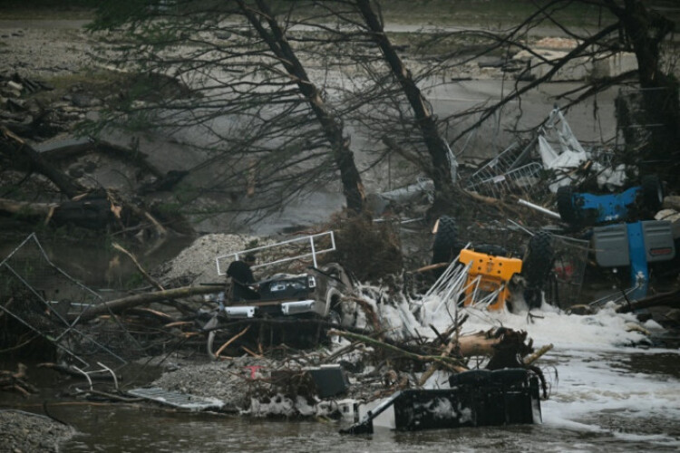 US rescuers search for missing girls in deadly Texas flash floods