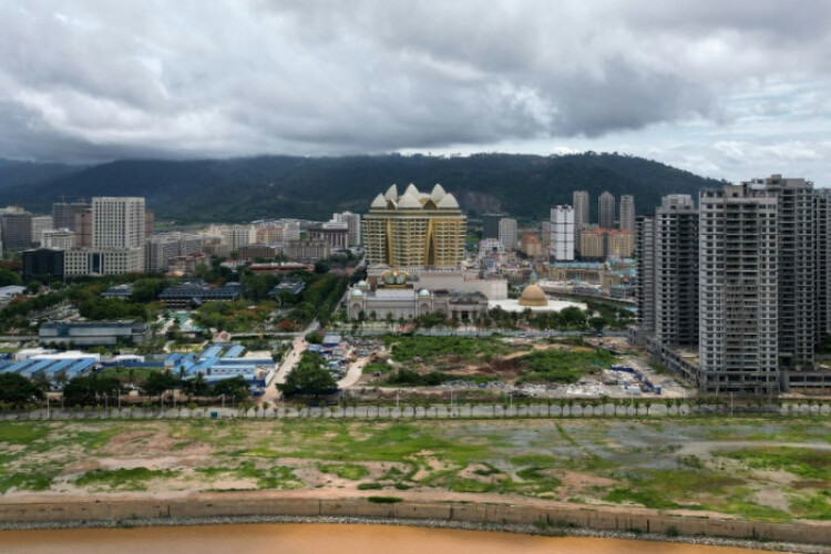 Las Vegas in Laos: the riverside city awash with crime