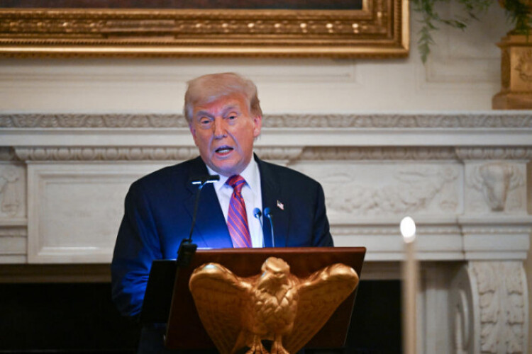 Trump sues Wall Street Journal for article on note to Epstein