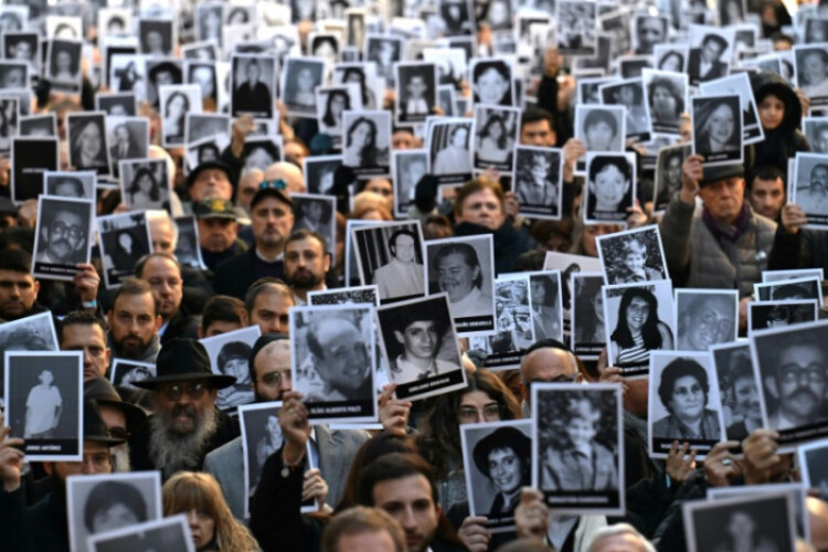 Argentines commemorate Jewish center bombing, demand justice