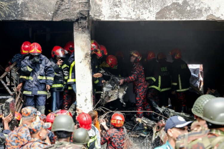 At least 16 killed as Bangladesh fighter jet crashes into school