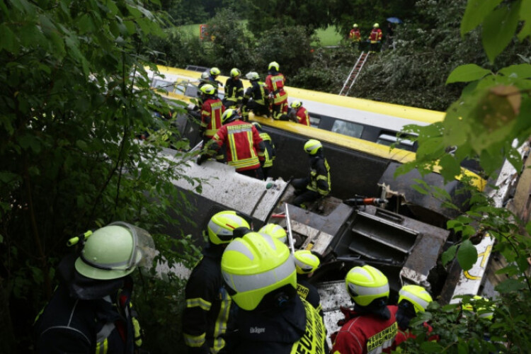 Three dead, several injured after train derails in Germany