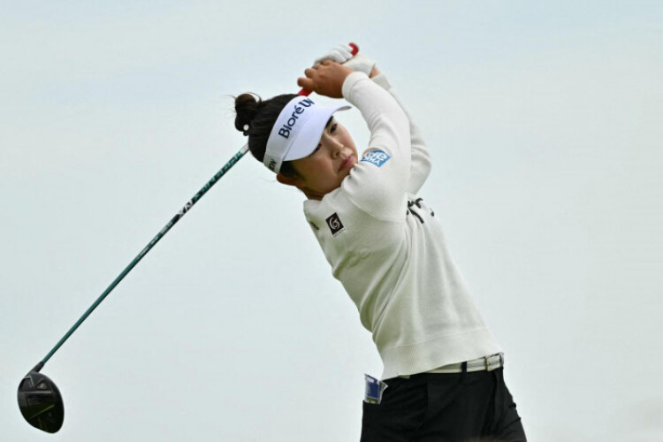 Yamashita's lead cut to one stroke