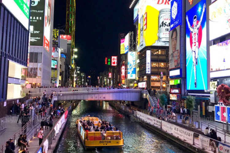 Fire breaks out at building in Osaka's popular shopping district