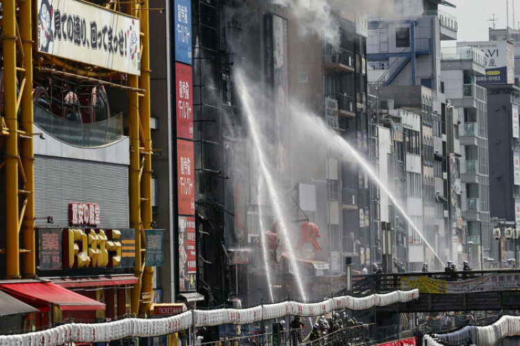 2 firefighters die in building fire at Osaka's shopping district
