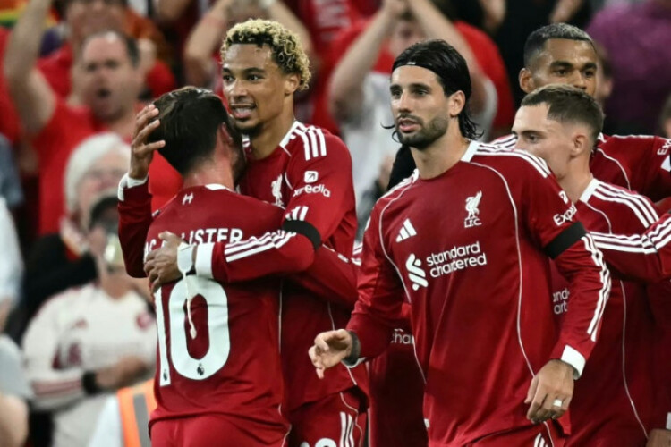 Newcastle host Liverpool amid Isak stand-off, Spurs test new-look Man City