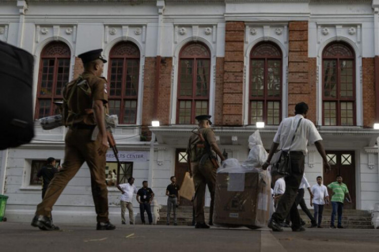 Marxist leads presidential vote as Sri Lanka rejects the old order