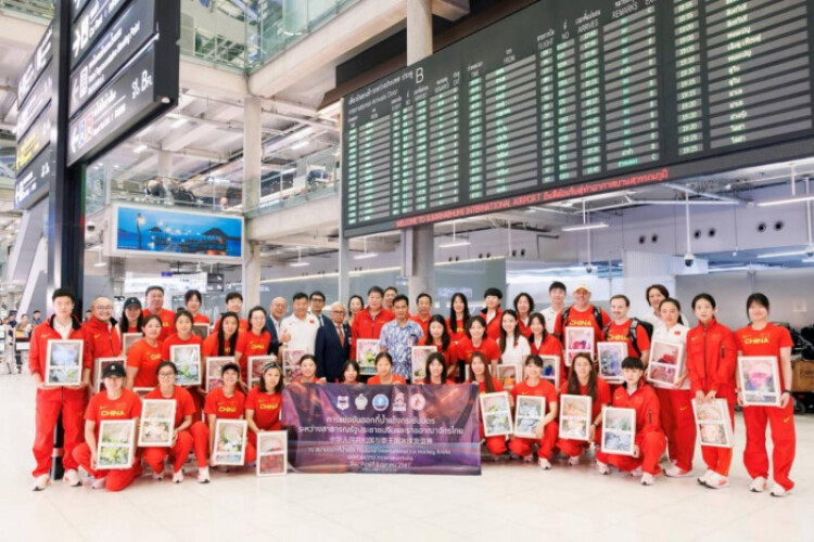 Chinese women's ice hockey stars in Bangkok for historic friendly match