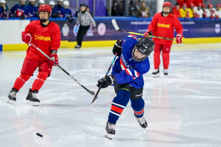 Her Majesty the Queen joins Thailand's national ice hockey team practice