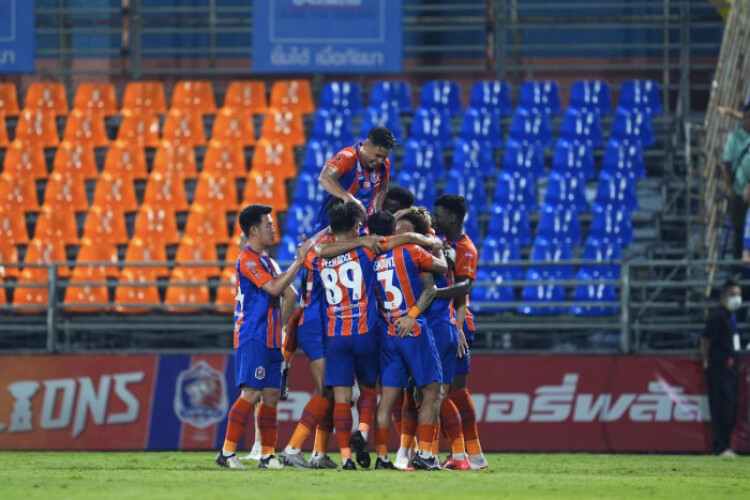 Port prevail, edge closer to Buriram