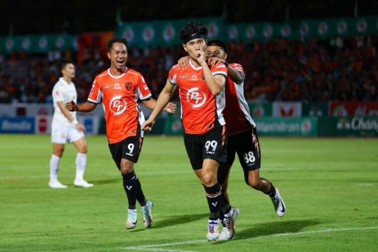 Prachuap thrash Nongbua for first triumph of season