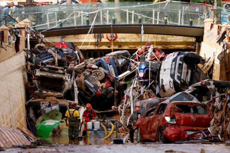 Spain flood death toll passes 200