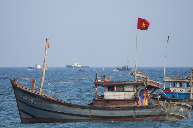 Vietnam presses China to release fishermen