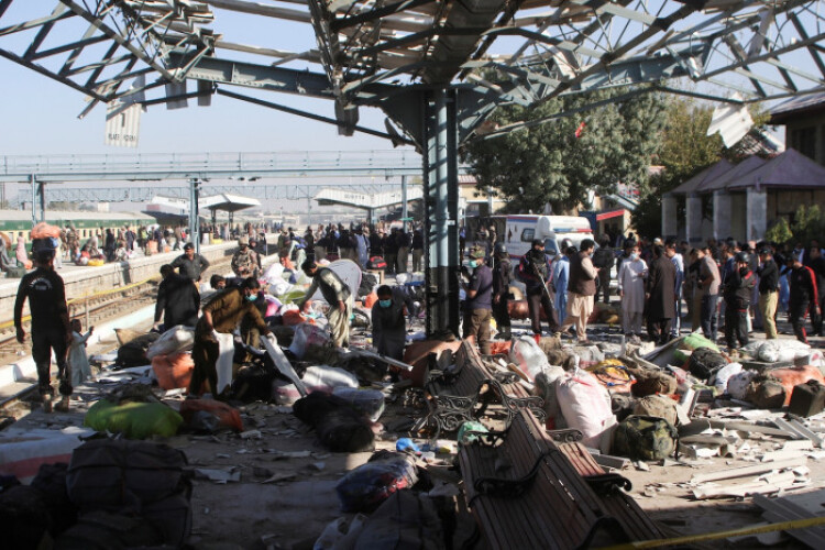 Pakistan separatists kill 24 in train station blast