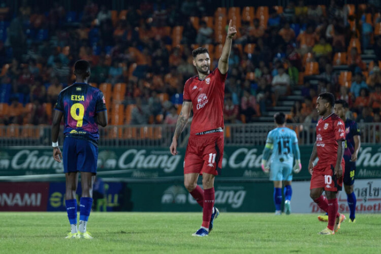 Fornazari stars as Sukhothai down Nongbua