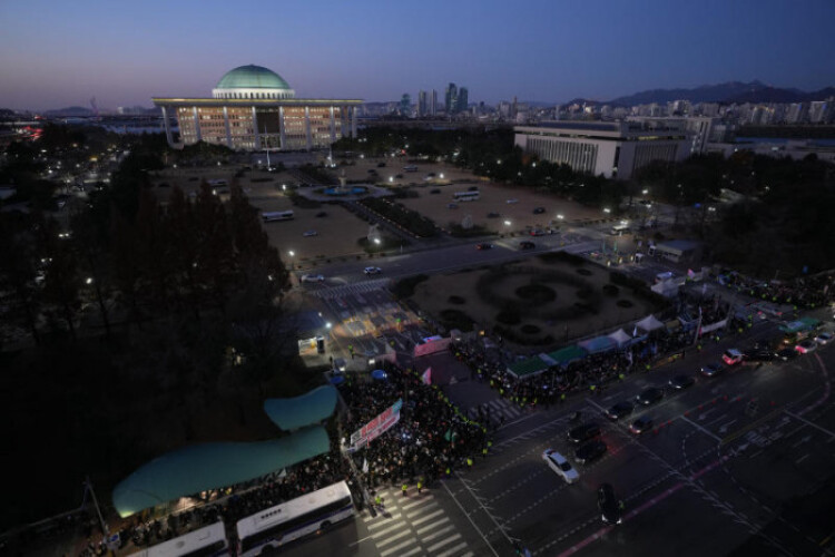 South Korea’s President apologises, but doesn’t resign before impeachment vote