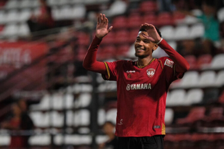 Kirins thrash Rayong to climb to 4th